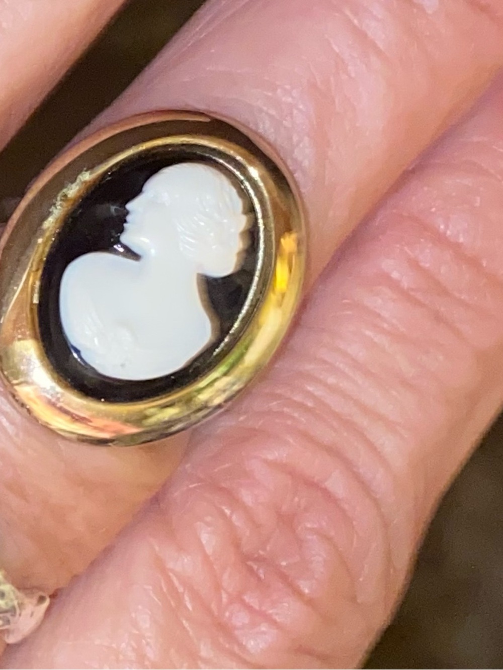 Beautiful Vintage Sarah Coventry Cameo Ring Adjustable